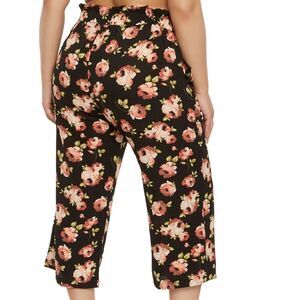Plus size high waisted floral capris pants